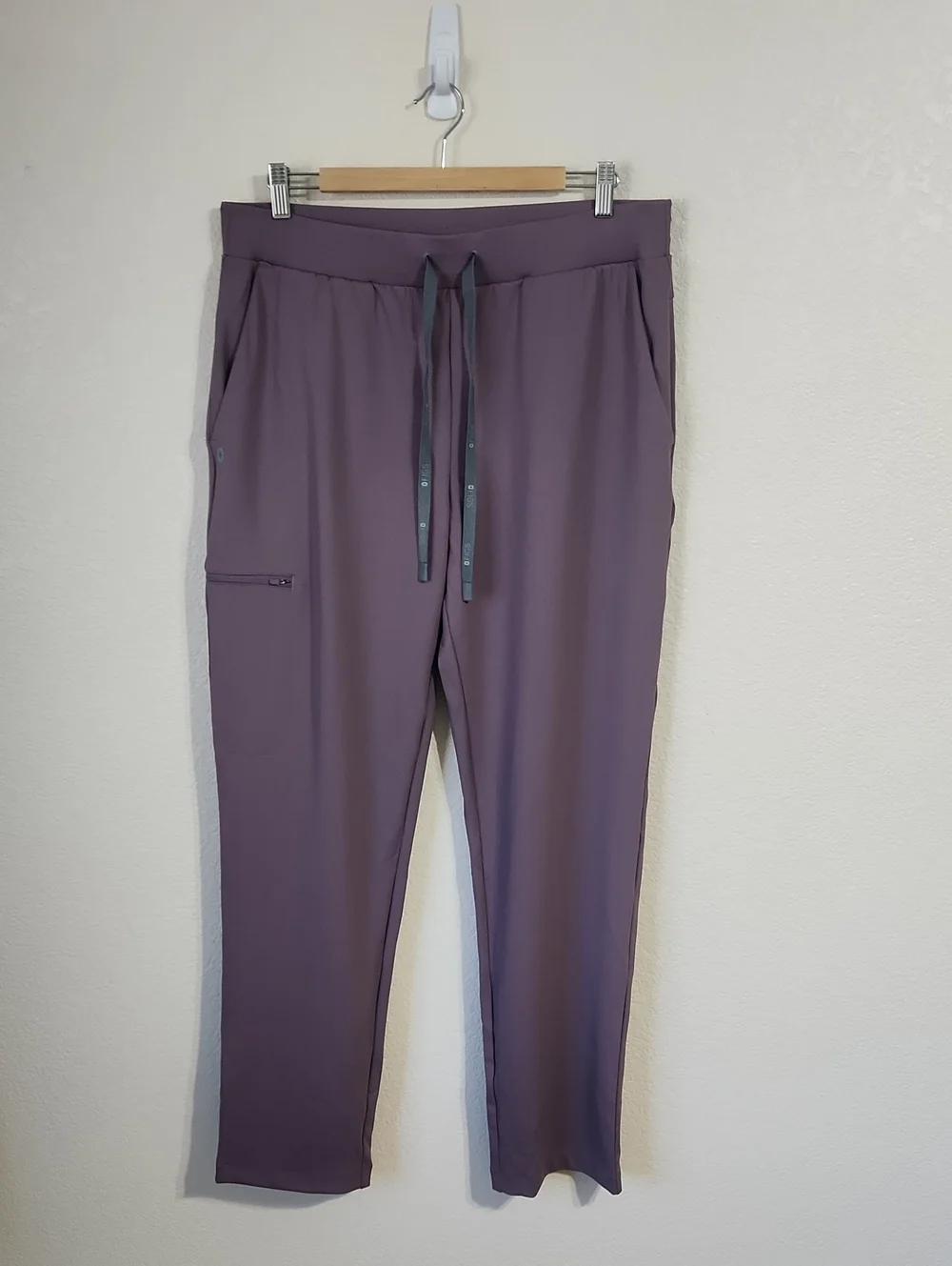 New Figs Men's Norris Straight-Leg Scrub Pant in Plum Size XLT (Retired color)